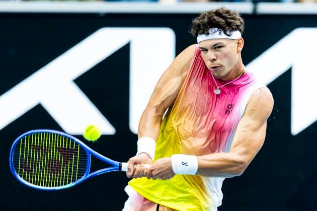 MELBOURNE, VIC - JANUARY 20: Ben Shelton of the United States of America in action during Round 4 of the 2025 Australian Open on January 20 2025, at Melbourne Park in Melbourne, Australia. (Photo by Jason Heidrich Icon Sportswire) TENNIS: JAN 20 Australian Open EDITORIAL USE ONLY Icon250120200