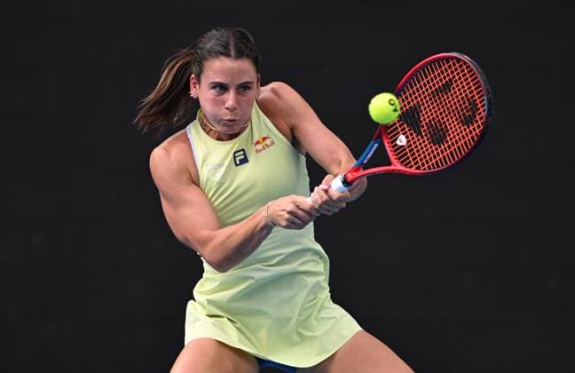 TENNIS AUSTRALIAN OPEN, Emma Navarro of USA returns during her round 4 match against Daria Kasatkina of Russia during the 2025 Australian Open at Melbourne Park in Melbourne, Monday, January 20, 2025. ( NO ARCHIVING, EDITORIAL USE ONLY, NO USE IN BOOKS WITHOUT CONSENT MELBOURNE VICTORIA AUSTRALIA  Copyright: xLUKASxCOCHx 20250120172593183623