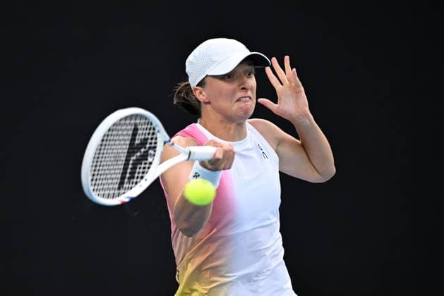 TENNIS AUSTRALIAN OPEN, Iga Swiatek of Poland in action during her round 4 match against JEva Lys of Germany during the 2025 Australian Open at Melbourne Park in Melbourne, Monday, January 20, 2025. ( NO ARCHIVING, EDITORIAL USE ONLY, NO USE IN BOOKS WITHOUT CONSENT MELBOURNE VICTORIA AUSTRALIA  Copyright: xJAMESxROSSx 20250120154168549937