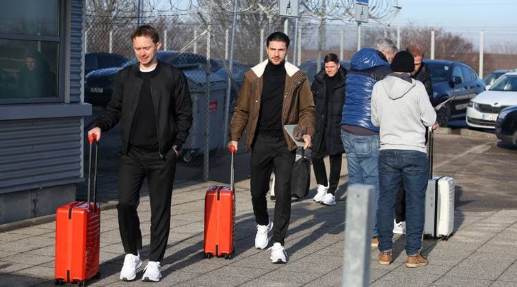BAU 20.01.2025 Stuttgart Fußball VfB Stuttgart Abflug nach Bratislava, Leonidas Stergiou (Mitte)
