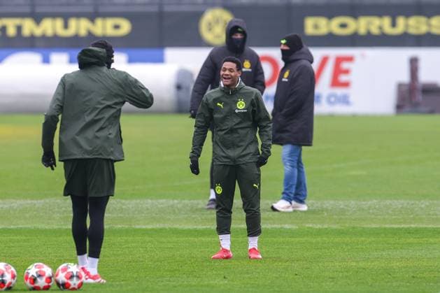 20.01.2025, Abschlusstraining Borussia Dortmund, UEFA Champions League, Julien Duranville (Borussia Dortmund) lacht, Dortmund BVB Trainingsgelände NRW Deutschland xRHR-FOTO DEx Copyright: DennisxEwert RHR-FOTOx RHR-FOTO DE