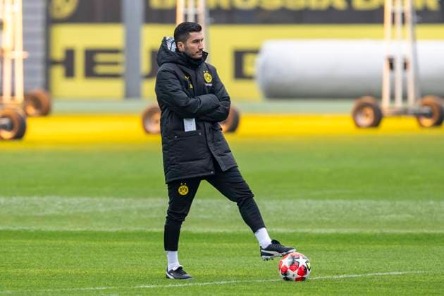 20.01.2025: Fußball: Training von Borussia Dortmund vor dem Spiel in der Champions League beim FC Bologna. Dortmunds Trainer Nuri Sahin steht auf dem Trainingsplatz. Copyright: xDavidxInderliedx