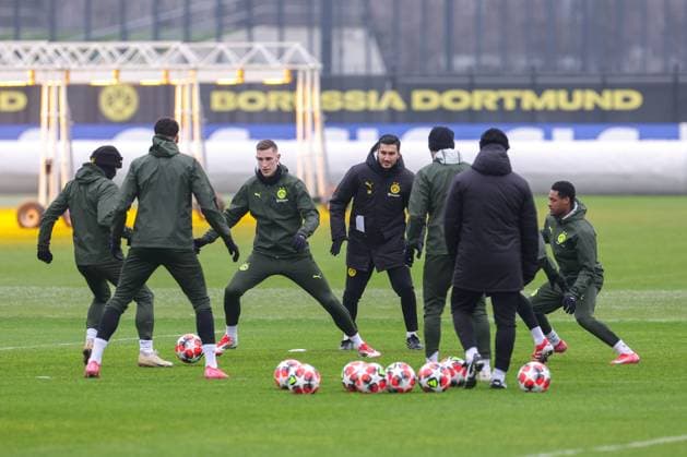 20.01.2025, Abschlusstraining Borussia Dortmund, UEFA Champions League, v. l. Nico Schlotterbeck (Borussia Dortmund), Trainer Nuri Sahin (Borussia Dortmund), Julien Duranville (Borussia Dortmund), Dortmund BVB Trainingsgelände NRW Deutschland xRHR-FOTO DEx Copyright: DennisxEwert RHR-FOTOx RHR-FOTO DE