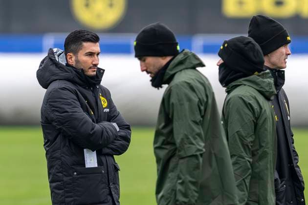 20.01.2025: Fußball: Training von Borussia Dortmund vor dem Spiel in der Champions League beim FC Bologna. Dortmunds Trainer Nuri Sahin schaut zu Dortmunds Emre Can. Copyright: xDavidxInderliedx