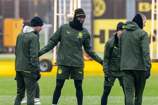20.01.2025: Fußball: Training von Borussia Dortmund vor dem Spiel in der Champions League beim FC Bologna. Dortmunds Serhou Guirassy lacht. Copyright: xDavidxInderliedx