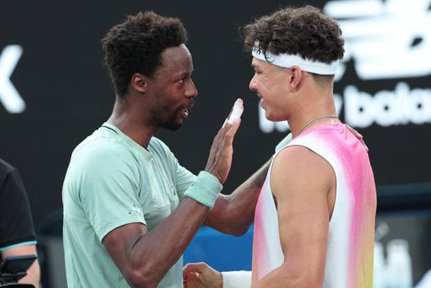 Open d Australie 2025 Gaël Monfils abandonne contre Ben Shelton lors de l Open d Australie 2025 Nicolas Luttiau Bestimage Tennis : Open Australia 2025 in Melbourne Melbourne Australie  Copyright: x xNicolasxLuttiau Bestimagex xNicolasxLuttiau Bestimagex