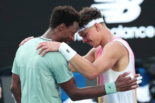 Sport Bilder des Tages Open d Australie 2025 Gaël Monfils abandonne contre Ben Shelton lors de l Open d Australie 2025 Nicolas Luttiau Bestimage Tennis : Open Australia 2025 in Melbourne Melbourne Australie  Copyright: x xNicolasxLuttiau Bestimagex xNicolasxLuttiau Bestimagex