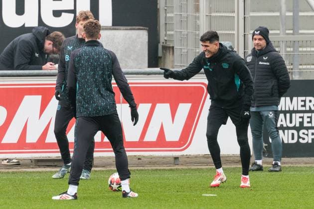 UEFA Champions League: Abschlusstraining Bayer 04 Leverkusen; 20.01.2025 Piero Hincapie (Bayer 04 Leverkusen, 3) lachend UEFA Champions League: Abschlusstraining Bayer 04 Leverkusen vor dem Auswärtsspiel gegen Atletico Madrid; Ulrich-Haberland-Stadion, Leverkusen am 20.01.2025 Copyright: xBEAUTIFULxSPORTS Wunderlx