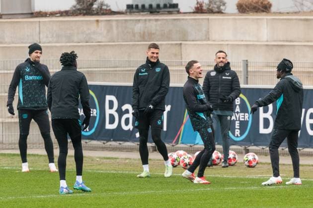 UEFA Champions League: Abschlusstraining Bayer 04 Leverkusen; 20.01.2025 Florian Wirtz (Bayer 04 Leverkusen, 10) lachend UEFA Champions League: Abschlusstraining Bayer 04 Leverkusen vor dem Auswärtsspiel gegen Atletico Madrid; Ulrich-Haberland-Stadion, Leverkusen am 20.01.2025 Copyright: xBEAUTIFULxSPORTS Wunderlx