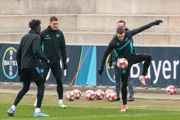 Sport Bilder des Tages UEFA Champions League: Abschlusstraining Bayer 04 Leverkusen; 20.01.2025 Florian Wirtz (Bayer 04 Leverkusen, 10) am Ball UEFA Champions League: Abschlusstraining Bayer 04 Leverkusen vor dem Auswärtsspiel gegen Atletico Madrid; Ulrich-Haberland-Stadion, Leverkusen am 20.01.2025 Copyright: xBEAUTIFULxSPORTS Wunderlx