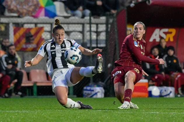 AS Roma s Alice Corelli and Juventusâ??s Arianna Caruso during the Italian Football Championship League A Women 2024 2025 match between AS Roma vs Juventus Women at the Tre Fontane stadium on 19 January 2025.  Copyright: xFabrizioxCorradetti IPAxSportx xipa-agency.netx xx IPA_53154288 IPA_Agency_IPA53154288