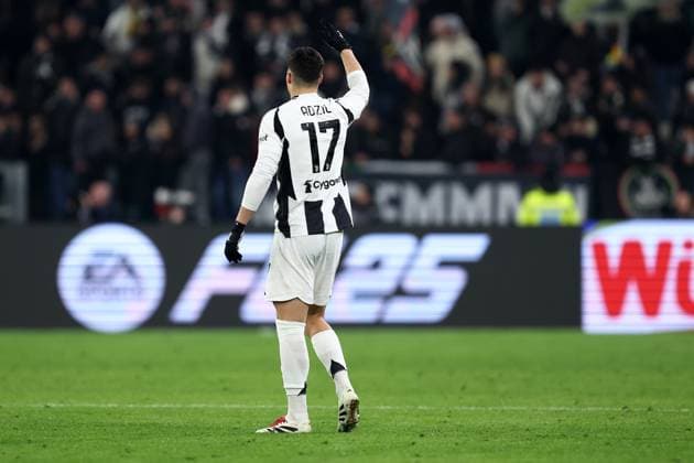 Juventus Fc vs AC Milan Vasilije Adzic of Juventus Fc gestures during the Serie A football match beetween Juventus Fc and AC Milan at Allianz Stadium on January 18, 2025 in Turin, Italy . Torino Allianz Stadium Italy Copyright: xMarcoxCanonierox