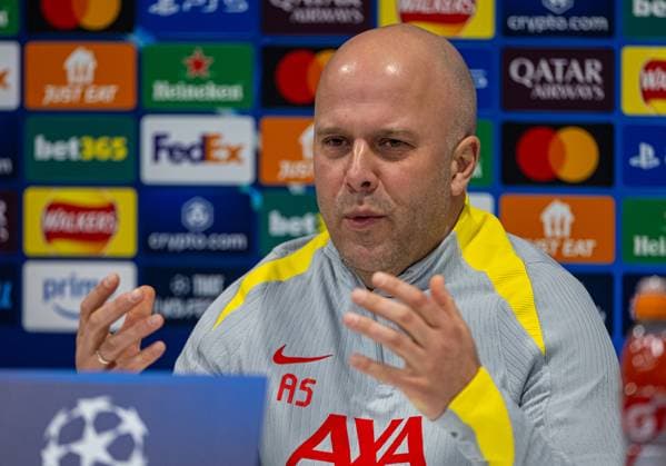 Football - UEFA Champions League - League Phase - Liverpool FC v LOSC Lille - MD-1 LIVERPOOL, ENGLAND - Monday, January 20, 2025: Liverpool s head coach Arne Slot during a press conference, PK, Pressekonferenz at Anfield ahead of the UEFA Champions League game between Liverpool FC and LOSC Lille. (Photo by David Rawcliffe Propaganda) LIVERPOOL Anfield MERSEYSIDE ENGLAND  Copyright: xDavidxRawcliffex P2025-01-20-Liverpool_Lille_MD-1-48