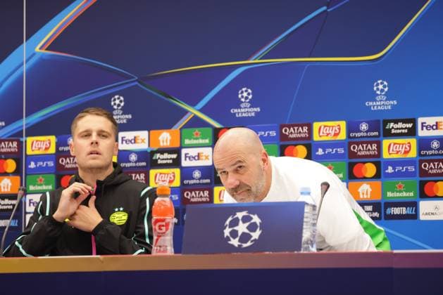 CRVENA ZVEZDA vs PSV EINDHOVEN JOEY VEERMAN Dzoi Verman i PETER BOSZ Peter Bos trener fudbalera PSV Ajndhovena pres konferencija pred utakmicu UEFA Lige Sampiona protiv Crvene zvezde na stadionu Rajko Mitic, Beograd 20.01.2025. godine Fudbal, Crvena zvezda, UEFA Liga Sampiona , PSV Ajndhoven Belgrade Rajko Mitic stadium Serbia Copyright: xACx xMNxPressx