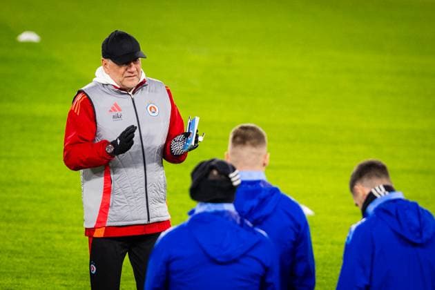 SLOVAN BRATISLAVA - STUTTGART TEAM PRACTICE Head coach of Slovan Vladimir Weiss sr during team practice ahead of UEFA Champions League, league phase football match between SK Slovan Bratislava and VfB Stuttgart. Bratislava, Slovakia, January 20, 2025. PUBLICATION NOT IN SLOVAKIA Copyright: xx 080A3251