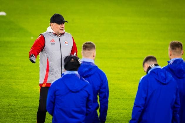 SLOVAN BRATISLAVA - STUTTGART TEAM PRACTICE Head coach of Slovan Vladimir Weiss sr during team practice ahead of UEFA Champions League, league phase football match between SK Slovan Bratislava and VfB Stuttgart. Bratislava, Slovakia, January 20, 2025. PUBLICATION NOT IN SLOVAKIA Copyright: xx 080A3283