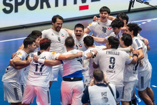 Sport Themen der Woche KW04 Sport Bilder des Tages 250120 Players of Chile celebrate after the 2025 IHF World Men s Handball Championship match between Japan and Chile on January 20, 2025 in Oslo. Photo: Mathias Bergeld BILDBYRAN kod MB MB1065 handball handboll handball ihf 2025 world mens handball championship handbolls-vm vm japan chile 2025 ihf world mens handball championship 7 bbeng jubel  Copyright: MATHIASxBERGELD BB250120MB008
