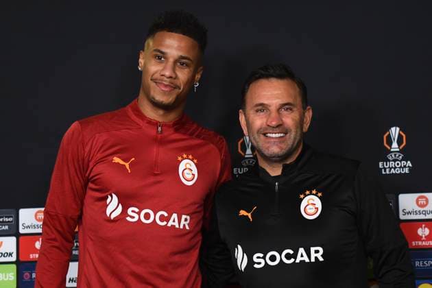 Coach Okan Buruk and player Ismael Jakobs of Galatasaray seen during the press conference, PK, Pressekonferenz a day before the UEFA Europa League game 7 Between Galatasaray and Dynamo Kiev in Istanbul at Rams Park Stadium , Istanbul , Turkey on January 20 , 2025. ( Photo by Seskimphoto ) Istanbul Turkey Istanbul Turkey Copyright: xSeskimphotox IsmaelJakobs_200125 (1)