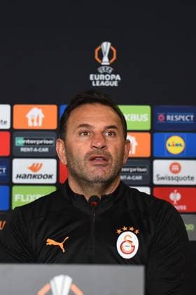 Coach Okan Buruk of Galatasaray seen during the press conference, PK, Pressekonferenz a day before the UEFA Europa League game 7 Between Galatasaray and Dynamo Kiev in Istanbul at Rams Park Stadium , Istanbul , Turkey on January 20 , 2025. ( Photo by Seskimphoto ) Istanbul Turkey Istanbul Turkey Copyright: xSeskimphotox Okan_Buruk_200125 (8)