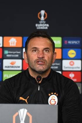 Coach Okan Buruk of Galatasaray seen during the press conference, PK, Pressekonferenz a day before the UEFA Europa League game 7 Between Galatasaray and Dynamo Kiev in Istanbul at Rams Park Stadium , Istanbul , Turkey on January 20 , 2025. ( Photo by Seskimphoto ) Istanbul Turkey Istanbul Turkey Copyright: xSeskimphotox Okan_Buruk_200125 (11)