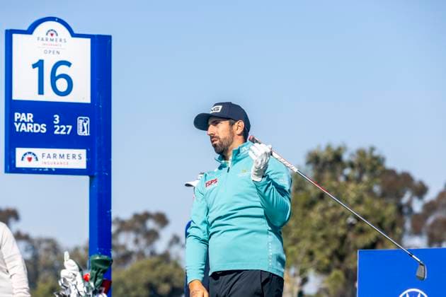 LA JOLLA, CA - JANUARY 20: Matthieu Pavon, the defending 2024 champion, hits a drive off the 16th tee on the first practice day of the Farmers Open tournament, Monday, January 20, 2025, at Torrey Pines Golf Course in La Jolla, California. (Photo by Tony Ding Icon Sportswire) GOLF: JAN 20 PGA, Golf Herren Farmers Insurance Open EDITORIAL USE ONLY Icon20250120002