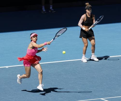 Tennis: Australian Open Miyu Kato (L) of Japan and Renata Zarazua of Mexico play against Gabriela Dabrowski of Canada and Erin Routliffe of New Zealand in the women s doubles quarterfinals at the Australian Open tennis tournament in Melbourne on Jan. 21. 2025.  A14AA0004018644P