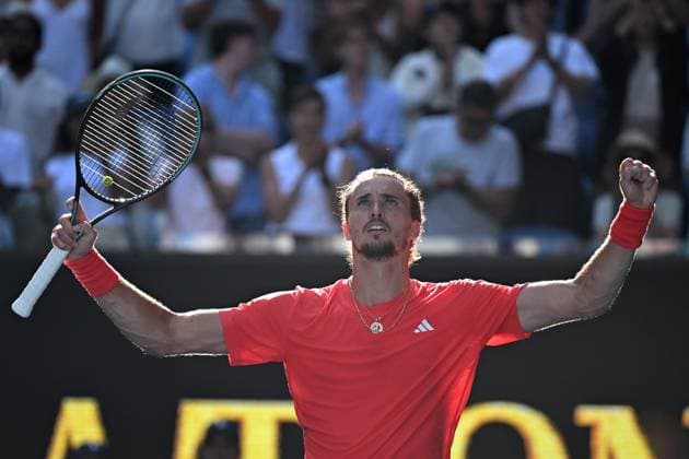 Sport Themen der Woche KW04 Sport Bilder des Tages TENNIS AUSTRALIAN OPEN, Alexander Zverev of Germany wins match point during his 1 4 final match against Tommy Paul of USA during the 2025 Australian Open at Melbourne Park in Melbourne, Tuesday, January 21, 2025. ( NO ARCHIVING, EDITORIAL USE ONLY, NO USE IN BOOKS WITHOUT CONSENT MELBOURNE VICTORIA AUSTRALIA  Copyright: xLUKASxCOCHx 20250121171744134911