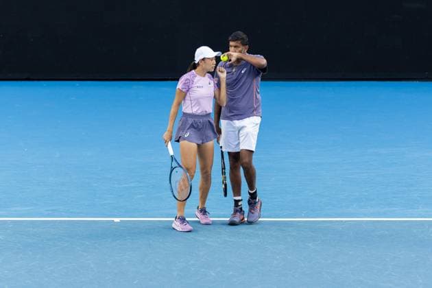 (250121) -- MELBOURNE, Jan. 21, 2025 -- Zhang Shuai (L) Rohan Bopanna react during the mixed doubles quarterfinal between Zhang Shuai (China) Rohan Bopanna (India) and Olivia Gadecki John Peers of Australia at Australian Open tennis tournament in Melbourne, Australia, Jan. 21, 2025. (Photo by Xinhua) (SP)AUSTRALIA-MELBOURNE-TENNIS-AUSTRALIAN OPEN-DAY 10 HuxJingchen 