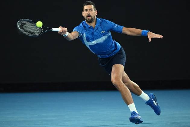 TENNIS AUSTRALIAN OPEN, Novak Djokovic of Serbia during his 1 4 final match against Carlos Alcaraz of Spain during the 2025 Australian Open at Melbourne Park in Melbourne, Tuesday, January 21, 2025. ( NO ARCHIVING, EDITORIAL USE ONLY, NO USE IN BOOKS WITHOUT CONSENT MELBOURNE VICTORIA AUSTRALIA  Copyright: xJOELxCARRETTx 20250121115914639416