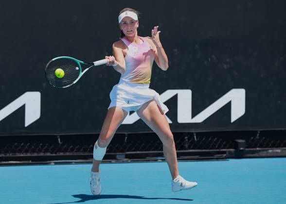 Julia Stusek (GER), Maedchen Einzel, Girls Singles, Australian Open 2025, Melbourne Park, Melbourne, Victoria, Australia. Copyright: xJuergenxHasenkopfx