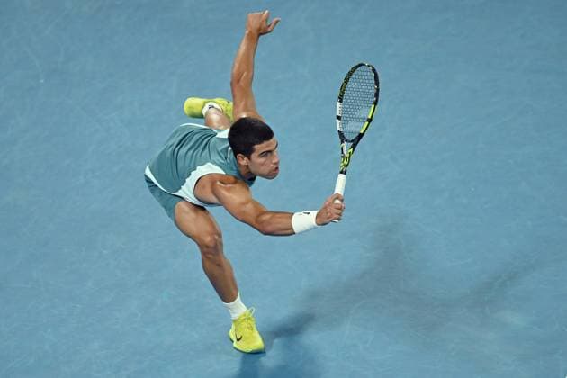 Sport Themen der Woche KW04 Sport Bilder des Tages TENNIS AUSTRALIAN OPEN, Carlos Alcaraz of Spain during his 1 4 final match against Novak Djokovic of Serbia during the 2025 Australian Open at Melbourne Park in Melbourne, Tuesday, January 21, 2025. NO ARCHIVING, EDITORIAL USE ONLY, NO USE IN BOOKS WITHOUT CONSENT MELBOURNE VICTORIA AUSTRALIA  Copyright: xLUKASxCOCHx 20250121127884870316