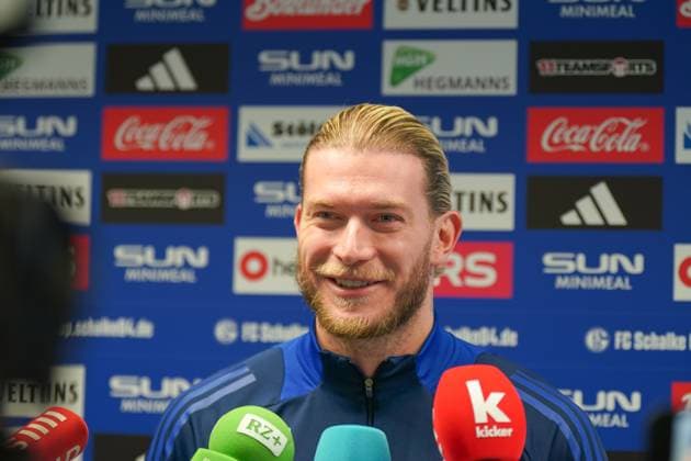 Deutschland: Fussball 2. Bundesliga 2024 2025, FC Schalke 04, Training (Gelsenkirchen): Loris Karius (Schalke 04, 27) Pressegespräch