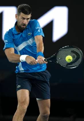 (250121) -- MELBOURNE, Jan. 21, 2025 -- Novak Djokovic hits a return during the men s singles quarterfinal between Novak Djokovic of Serbia and Carlos Alcaraz of Spain at Australian Open tennis tournament in Melbourne, Australia, Jan. 21, 2025. ) (SP)AUSTRALIA-MELBOURNE-TENNIS-AUSTRALIAN OPEN-DAY 10 LuixSiuxWai 