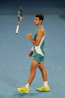 Carlos Alcaraz throws his racket to himself during his Quarter-final match against Djokovic in the Rod Laver Arena Australian Open, Day Ten, Tennis, Melbourne Park, Melbourne, Australia - 21 Jan 2025  Copyright: xRachelxBach Shutterstockx 15108797fz