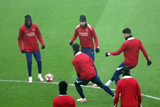PSG - MANCHESTER CITY PHOTOPQR LE PARISIEN Le Parisien Arnaud Journois ; POISSY ; 21 01 2025 ; FOOTBALL , LIGUE DES CHAMPIONS UEFA , 21 01 2025 PARIS SG - MANCHESTER CITY ENTRAINEMENT DE VEILLE DE MATCH DU PSG AU CAMPUS PSG A POISSY OUSMANE DEMBELE , LUCAS HERNANDEZ , GONCALO RAMOS PHOTO LE PARISIEN ARNAUD JOURNOIS - PSG training and presse conf on the eve of the match against Manchester City POISSY France  Copyright: xPHOTOPQR LExPARISIEN MAXPPPxLexParisienx xArnaudxJournoisx 20250121LPA0063 20250121LPA0063