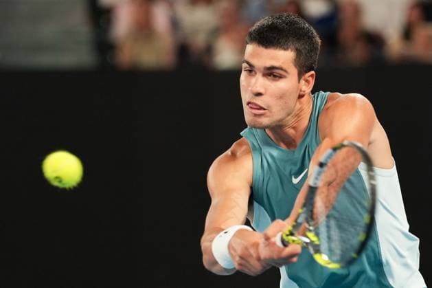 January 21, 2025: 3rd seed CARLOS ALCARAZ of Spain in action against 7th seed NOVAK DJOKOVIC of Serbia on Rod Laver Arena in a Men s Singles Quarterfinals match on day 11 of the 2025 Australian Open in Melbourne, Australia. Cal Media Melbourne Australia - ZUMAc04_ 20250121_faf_c04_002 Copyright: xSydneyxLowx