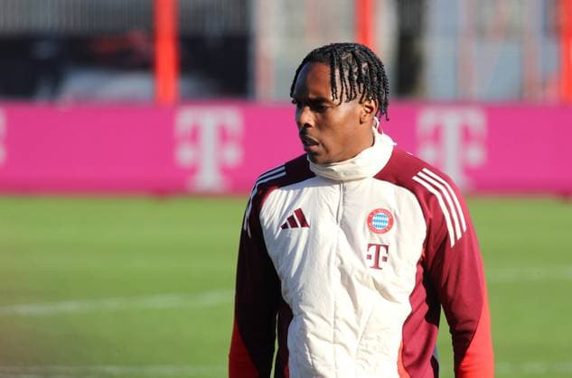 München, Deutschland, 21. Januar 2025: Fussball, Herren, Bundesliga, Saison 2024 2025, FC Bayern München, Abschlusstraining, Training, Champions League Mathys Tel (FC Bayern München) stehend, Kopf, Oberkörper