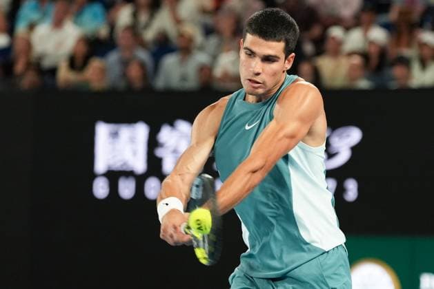 Tennis 2025: Australian Open Day 10 January 21, 2025: 3rd seed CARLOS ALCARAZ of Spain in action against 7th seed NOVAK DJOKOVIC of Serbia on Rod Laver Arena in a Men s Singles Quarterfinals match on day 11 of the 2025 Australian Open in Melbourne, Australia. Sydney Low Cal Media(Credit Image: Â Sydney Low Cal Sport Media) Melbourne Victoria Australia EDITORIAL USE ONLY Copyright: xx ZUMA-20250121_faf_c04_014.jpg SydneyxLowx csmphotothree347510