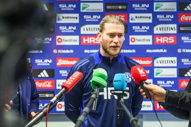 21.01.2025, Fussball, Saison 2024 2025, 2. Bundesliga, Training FC Schalke 04, Loris Karius (FC Schalke 04) in der Medienrunde. Gelsenkirchen NRW Deutschland xRHR-FOTO TRx