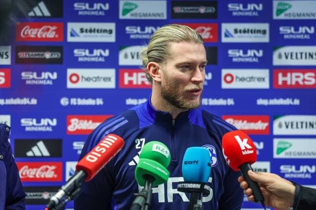 21.01.2025, Fussball, Saison 2024 2025, 2. Bundesliga, Training FC Schalke 04, Loris Karius (FC Schalke 04) in der Medienrunde. Gelsenkirchen NRW Deutschland xRHR-FOTO TRx