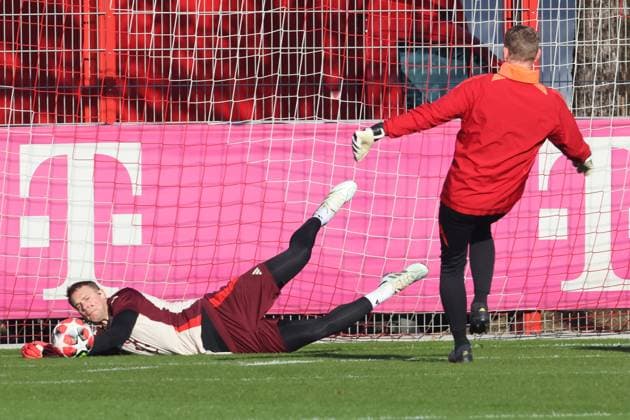 1 Manuel Neuer und TW-TR Michael Rechner, Schuss, Aktion, Parade, Fussball Abschlusstraining - FC Bayern München vor UEFA Champions League-Spiel vs. Feyenoord Rotterdam 21.01.2025 Trainingsgelände, Säbenerstr. FOTO: Mladen Lackovic LakoPress
