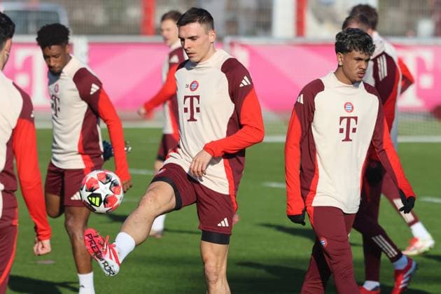 16 Joao Palhinha, am Ball, Portraet, Portrait, Fussball Abschlusstraining - FC Bayern München vor UEFA Champions League-Spiel vs. Feyenoord Rotterdam 21.01.2025 Trainingsgelände, Säbenerstr. FOTO: Mladen Lackovic LakoPress