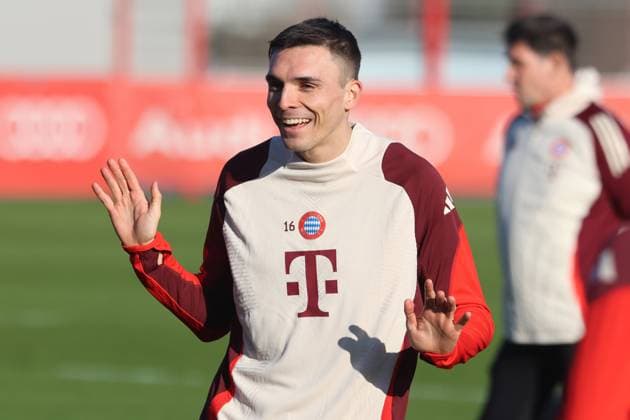 16 Joao Palhinha, ist gut gelaunt, Portraet, Portrait, Fussball Abschlusstraining - FC Bayern München vor UEFA Champions League-Spiel vs. Feyenoord Rotterdam 21.01.2025 Trainingsgelände, Säbenerstr. FOTO: Mladen Lackovic LakoPress