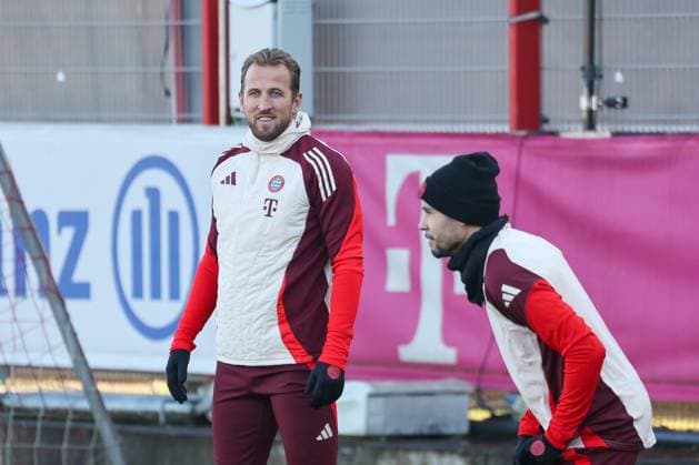 Harry Kane (FC Bayern Muenchen, 09) lachend beim Training mit Raphael Guerreiro (FC Bayern Muenchen, 22), GER, Abschlusstraining, FC Bayern Muenchen, Fussball, UEFA Champions League, 7. Spieltag, Saison 2024 2025, 21.01.2025, GER, Abschlusstraining, FC Bayern Muenchen, Fussball, UEFA Champions League, 7. Spieltag, Saison 2024 2025, 21.01.2025 Muenchen Copyright: xEibner-Pressefoto JennixMaulx EP_JML
