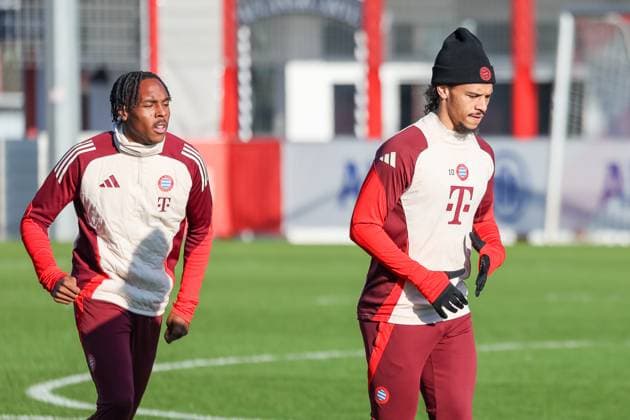 Leroy Sane (FC Bayern Muenchen, 10) mit Mathys Tel (FC Bayern Muenchen, 39) beim Training, GER, Abschlusstraining, FC Bayern Muenchen, Fussball, UEFA Champions League, 7. Spieltag, Saison 2024 2025, 21.01.2025, GER, Abschlusstraining, FC Bayern Muenchen, Fussball, UEFA Champions League, 7. Spieltag, Saison 2024 2025, 21.01.2025 Muenchen Copyright: xEibner-Pressefoto JennixMaulx EP_JML