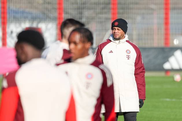 Vincent Kompany (FC Bayern Muenchen, Cheftrainer) beim Training, GER, Abschlusstraining, FC Bayern Muenchen, Fussball, UEFA Champions League, 7. Spieltag, Saison 2024 2025, 21.01.2025, GER, Abschlusstraining, FC Bayern Muenchen, Fussball, UEFA Champions League, 7. Spieltag, Saison 2024 2025, 21.01.2025 Muenchen Copyright: xEibner-Pressefoto JennixMaulx EP_JML