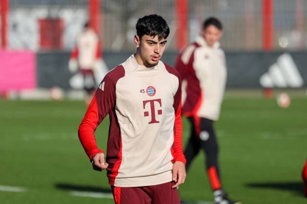 Aleksandar Pavlovic (FC Bayern Muenchen, 45) beim Training, GER, Abschlusstraining, FC Bayern Muenchen, Fussball, UEFA Champions League, 7. Spieltag, Saison 2024 2025, 21.01.2025, GER, Abschlusstraining, FC Bayern Muenchen, Fussball, UEFA Champions League, 7. Spieltag, Saison 2024 2025, 21.01.2025 Muenchen Copyright: xEibner-Pressefoto JennixMaulx EP_JML