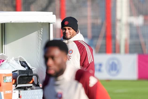Vincent Kompany (FC Bayern Muenchen, Cheftrainer) lachend beim Training, GER, Abschlusstraining, FC Bayern Muenchen, Fussball, UEFA Champions League, 7. Spieltag, Saison 2024 2025, 21.01.2025, GER, Abschlusstraining, FC Bayern Muenchen, Fussball, UEFA Champions League, 7. Spieltag, Saison 2024 2025, 21.01.2025 Muenchen Copyright: xEibner-Pressefoto JennixMaulx EP_JML