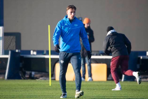 GER, Leipzig, Abschlusstraining RB Leipzig vor dem 7. Spieltag der UEFA Champions League Gruppenphase vs. Sporting Lissabon im Bild v.l.: Willi Orban (RB Leipzig 04), einzeln, wirkt fokussiert 21.01.2025, UEFA REGULATIONS PROHIBIT ANY USE OF PHOTOGRAPHS AS IMAGE SEQUENCES AND OR QUASI-VIDEO, Copyright: HMBxMedia PaulxFritz