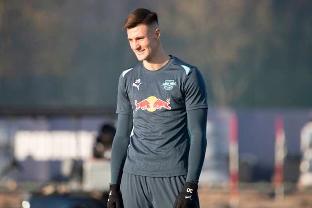 GER, Leipzig, Abschlusstraining RB Leipzig vor dem 7. Spieltag der UEFA Champions League Gruppenphase vs. Sporting Lissabon im Bild v.l.: Benjamin Sesko (RB Leipzig 30), einzeln , laechelnd 21.01.2025, UEFA REGULATIONS PROHIBIT ANY USE OF PHOTOGRAPHS AS IMAGE SEQUENCES AND OR QUASI-VIDEO, Copyright: HMBxMedia PaulxFritz